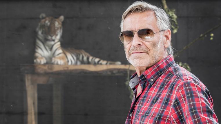 René Strickler (69) war bereits als kleiner Junge von Raubkatzen angetan. Er verbrachte die Sommerferien stets im Zirkus Knie. 1973 ging der Dompteur dann mit dem Circus Nock auf grosse Tournee. 2004 erfüllte sich Strickler einen Traum, indem er den Raubtierpark Subingen gründete. Nach der Kündigung des Mietvertrages musste er nach über zehn Jahren ein neues Zuhause für seine Tiere suchen und wurde schliesslich mit dem Sikypark fündig.