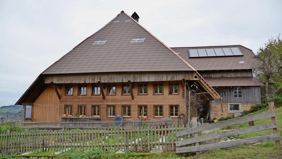 Der Hof Eichbühl im oberaargauischen Auswil BE, wie er heute aussieht. Er ist die Keimzelle der Taubenrasse Eichbühler.