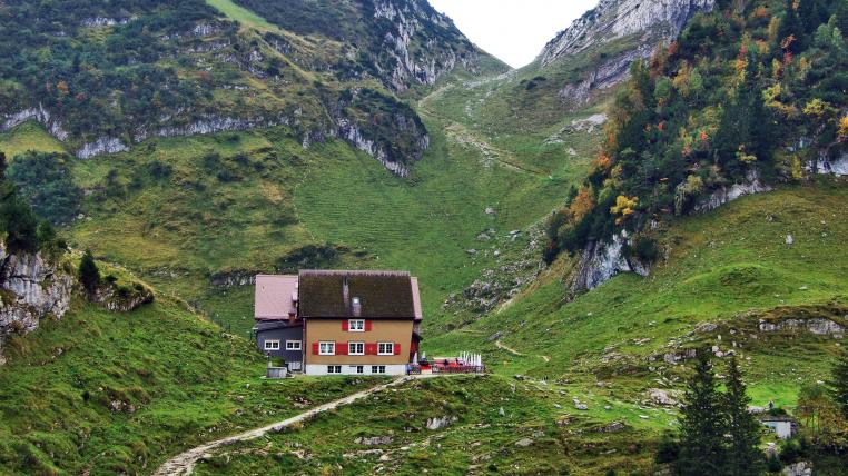 Das Berggasthaus Bollenwees im Alpstein ist ein beliebtes Wanderziel. Dem Steinwild zuliebe sollen hier keine Schafe mehr gesömmert werden.