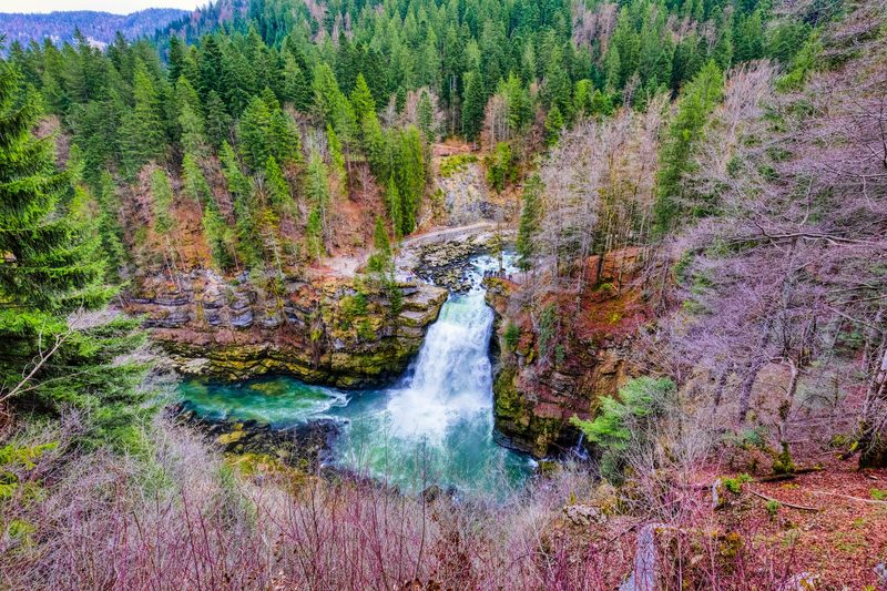 Fünf schöne Schweizer Wasserfälle