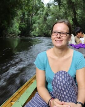 Primatologin Dr. Anna Marzec im Regenwald