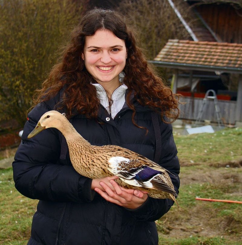 Amélie Lindner begeistert sich für Enten, seit sie sich erinnern kann, und kennt jede einzelne ihrer 65 Laufenten.