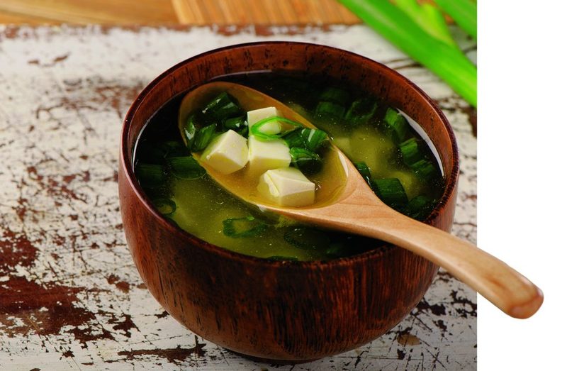 Die Suppe ist das bekannteste Miso-Produkt bei uns. Doch die Paste kann man für vieles mehr verwenden.