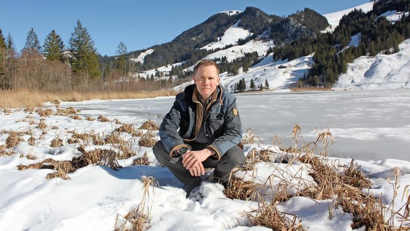 Daniel Rohrbasser am zugefrorenen Schwarzsee