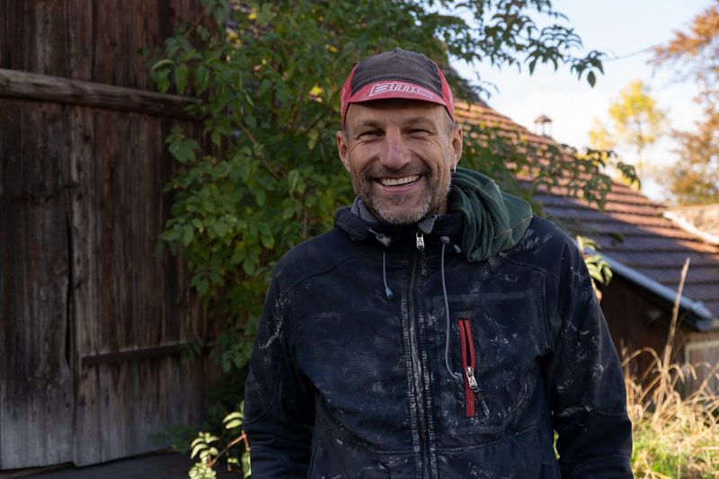 Die «Schlössli-Schüür»: Ein Leuchtturmprojekt aus Kork und Lehm