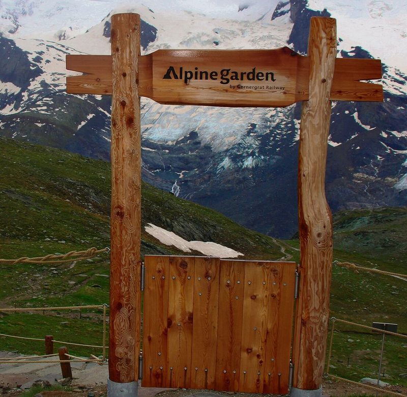Auf 2800 Metern über Meer thront der Eingang zum neuen Alpingarten.