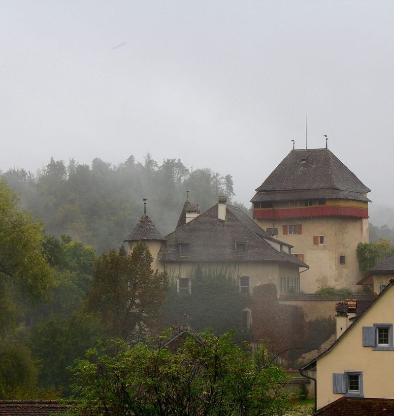 Das Schloss Wildenstein bildet den Ausgangspunkt zum Bummel durch den Eichenhain.