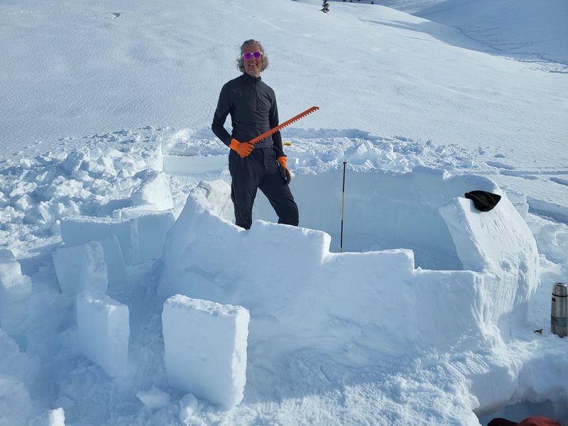 Von Iglus, Schneehöhlen und Co.: Survival Kurs im Winter