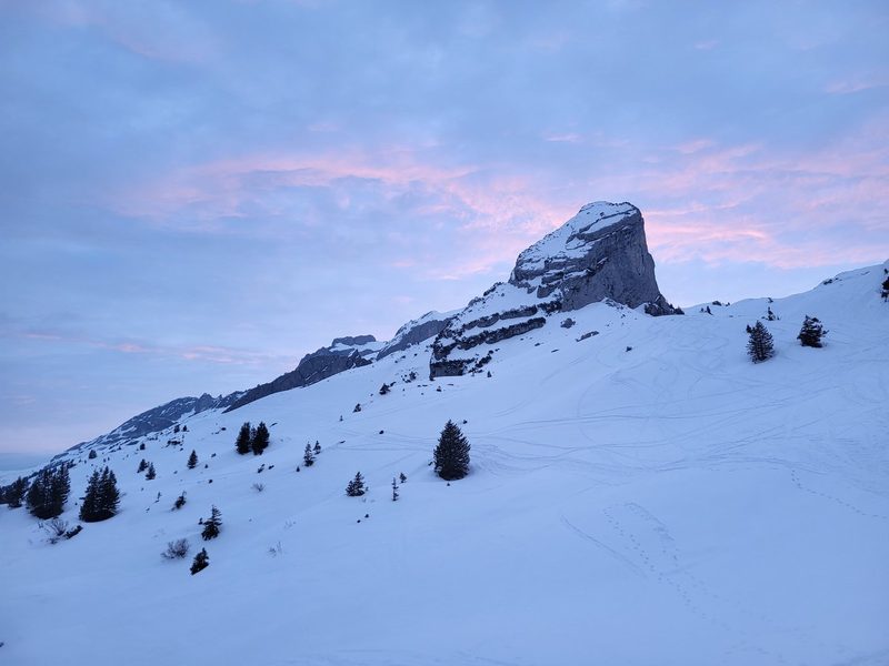 Von Iglus, Schneehöhlen und Co.: Survival Kurs im Winter