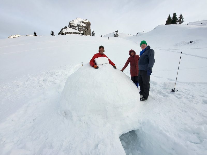 Von Iglus, Schneehöhlen und Co.: Survival Kurs im Winter