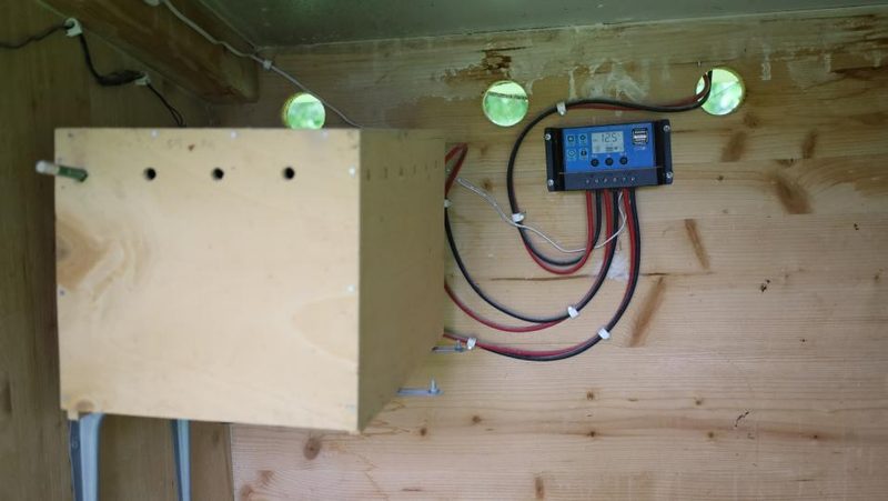Hühnerhaus mit Solarstrom – Innenansicht