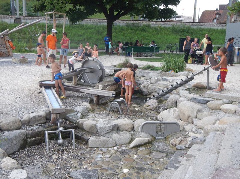 Die 7 schönsten Wasserspielplätze der Schweiz