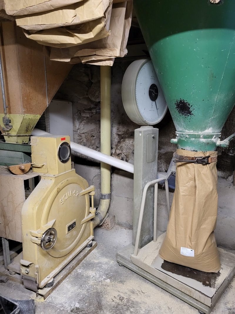 Mit diesen alten Maschinen wird in der Mühle Schwanden Tierfutter gemacht