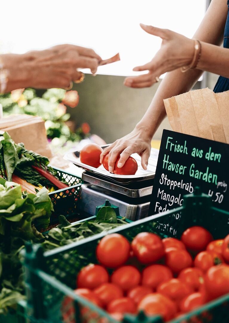 Gemüse aus dem Engadin für das Engadin: Am «Garden Market» kann die lokale Bevölkerung im Sommer Federkohl, Mangold oder Tomaten kaufen.