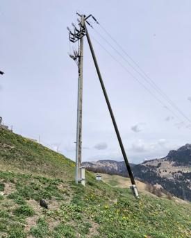 Strommast mit Sonic tot am Boden
