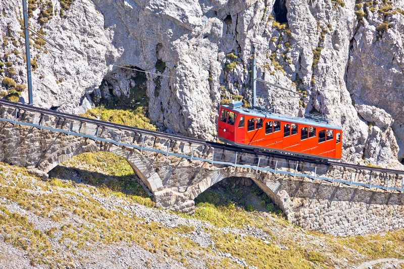 Spektakuläre Bahnfahrten zu schönen Wandergebieten
