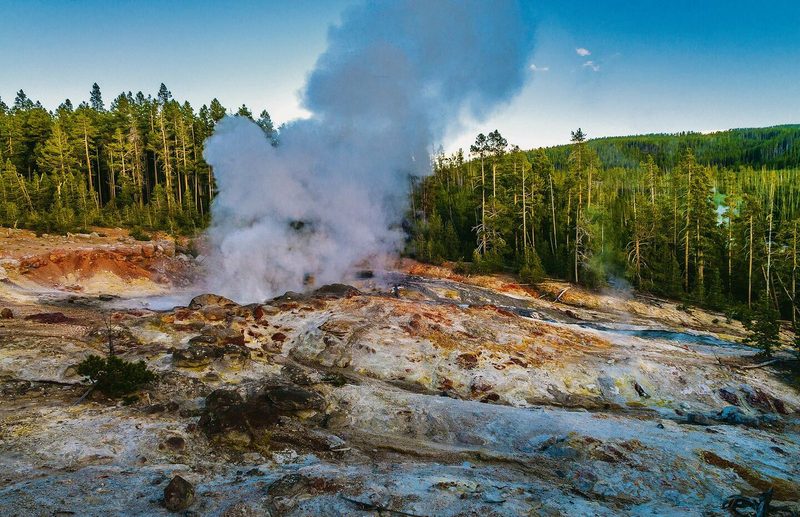Der grösste Geysir der Welt, der Steamboat-Geysir im Yellowstone-Nationalpark, ist nach mehrjähriger Pause wieder aktiv.