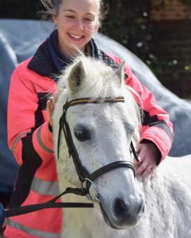 Pony Annie's Whizz mit Führerin