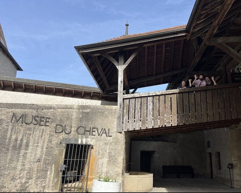 Das Musée du Cheval rückt kesse Pferdeliebhaberinnen in den Fokus