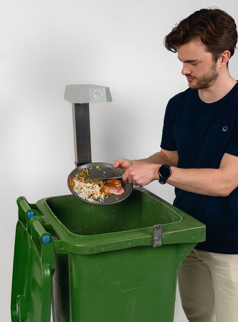Die intelligenten Abfalleimer von Kitro vermeiden Food Waste. Sie werden vor allem in Grossküchen eingesetzt.