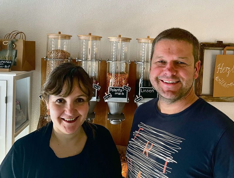 Monika und Urs Tellenbach in ihrem Hofladen.