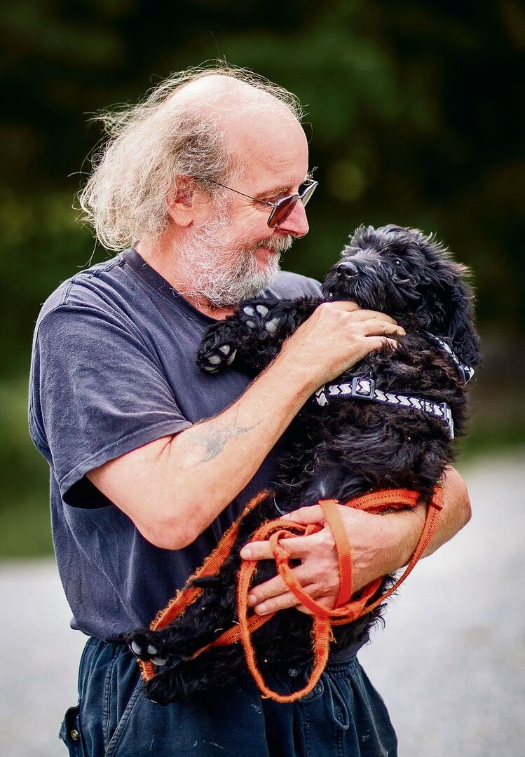 Andy Fuchs mit seinem neuen Pflegling Paco.